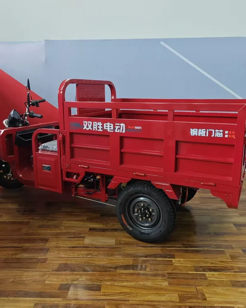 New Model 60V Three Wheel Electric Tricycle Red Open Canopy Cargo Electric Tricycle for Adults pictures & photos